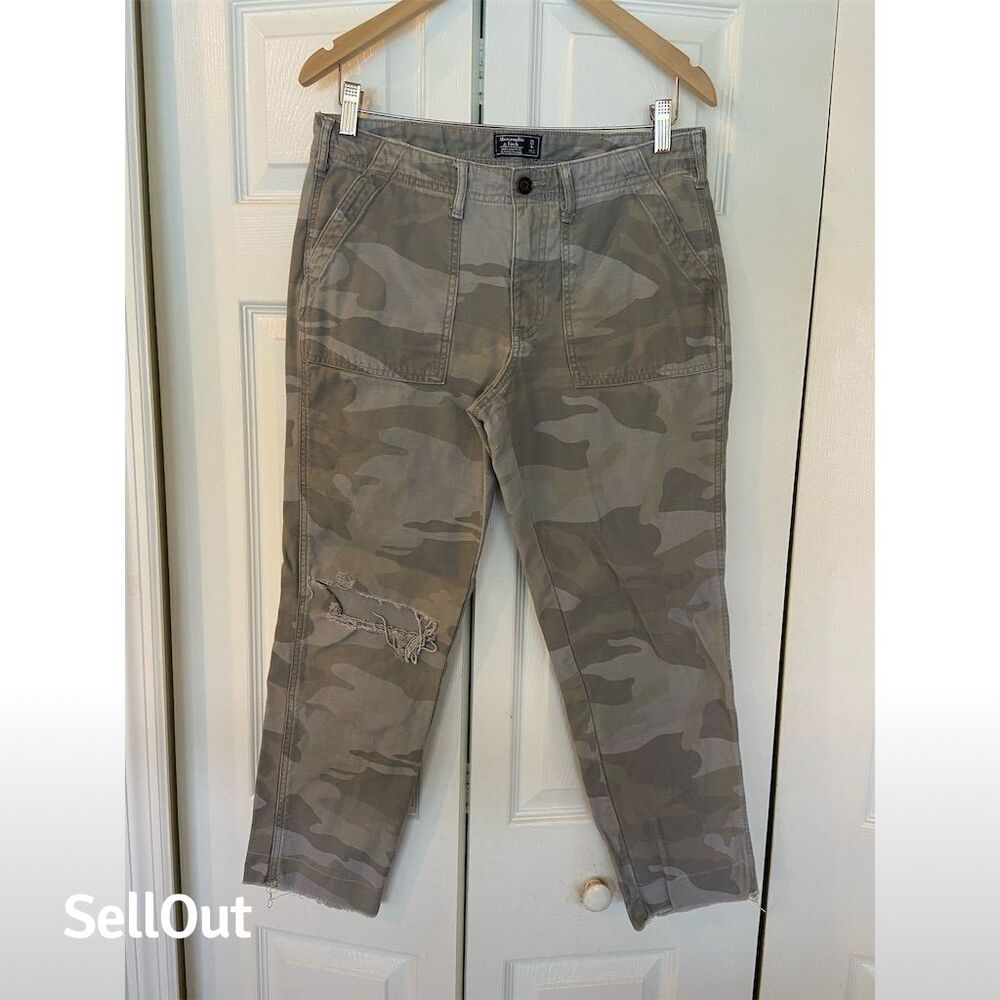 Abercrombie & Fitch Women's Camo Slim Boyfriend Cargo Pants Size 28